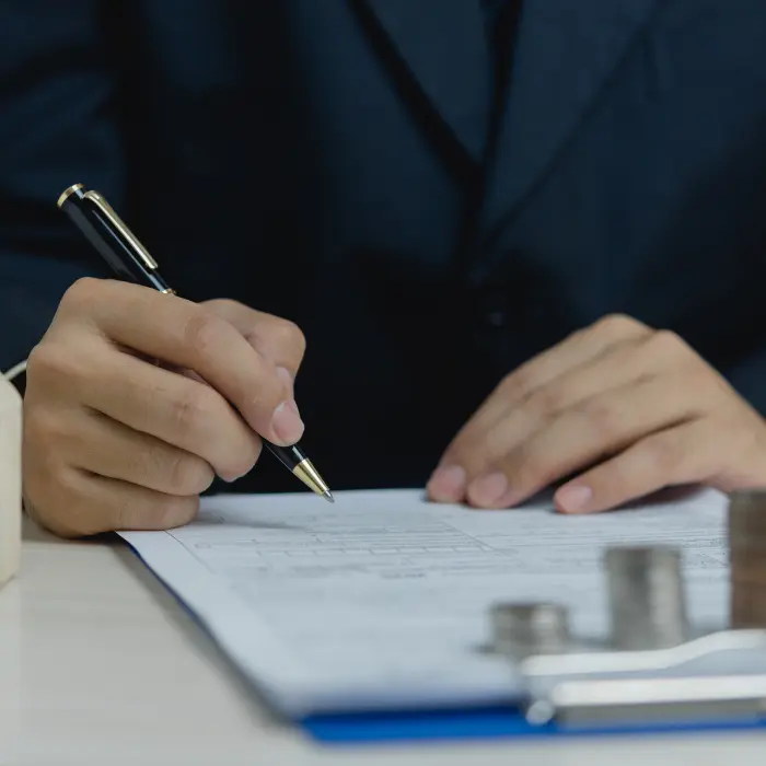 Sign the house approval document. Pre sale appraisal. Pre Listing Appraisals near Dearborn, MI